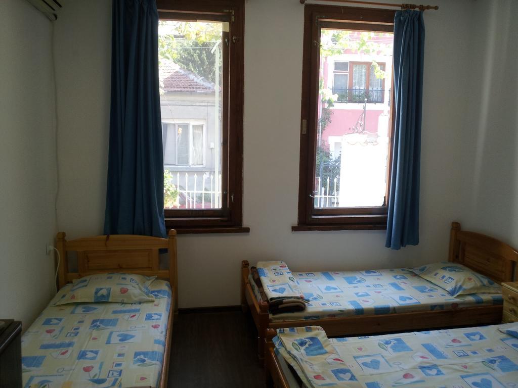 Hostel Old House Burgas City Zimmer foto